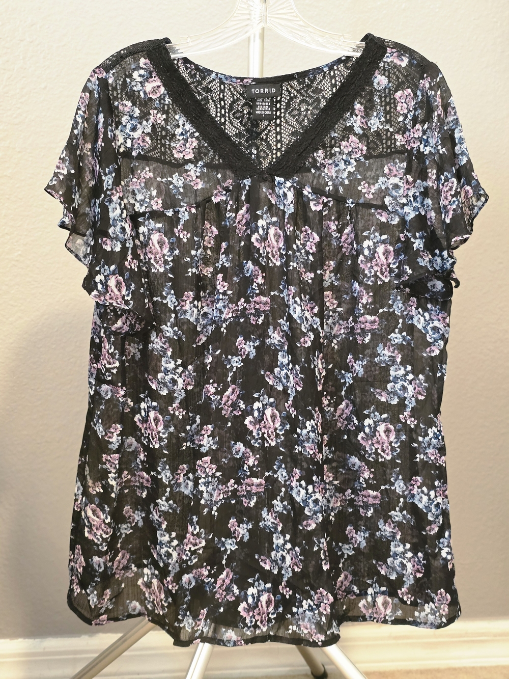 Torrid Size 1 Black Floral Lace Chiffon Blouse Sheer Flutter Sleeve